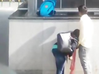 Suave Suruba - Boquete Na Saida Do Metro