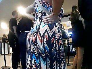 Big jiggly booty in sundress showoff